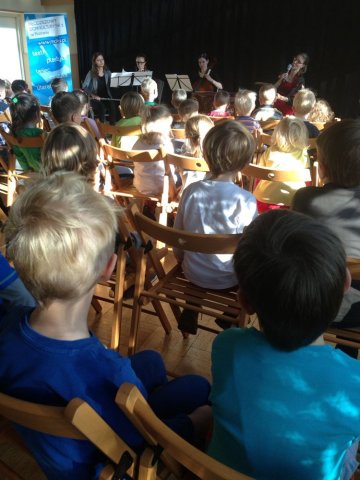 NIE BOJĘ SIĘ MUZYKI - koncert muzyki klasycznej w MDK 2 dla szkół i przedszkoli, 5.11.2014 r. Prowadzenie: Fundacja Fabryka Sztuki. http://www.niebojesiemuzyki.pl/